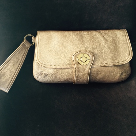 Gold foldover clutch - Picture 3 of 7